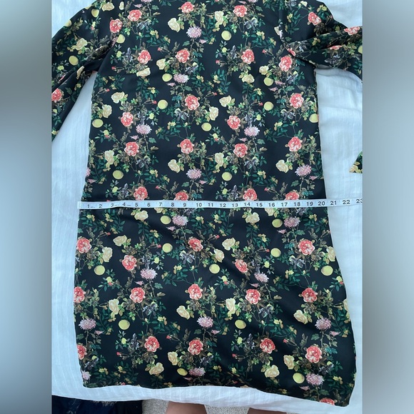 EUC Banana Repubic FLORAL TIE-SLEEVE SHIFT DRESS Lemons & Roses Sz 8 - Picture 2 of 9